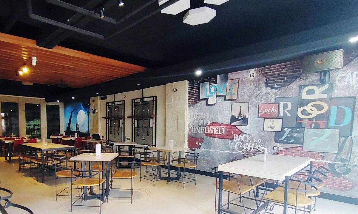 Panakkukang House | Lucky Inn & Cafe