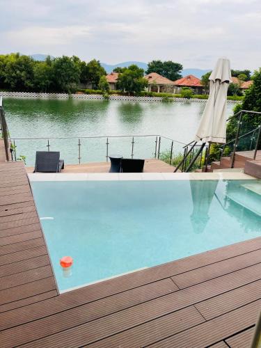 Hartbeespoort House | Lulanipho Abode