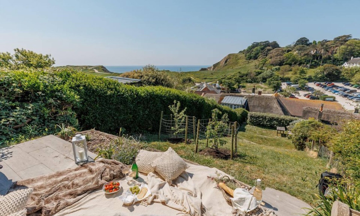 West Lulworth Cottage | Lulwind - walking distance to Lulworth Cove