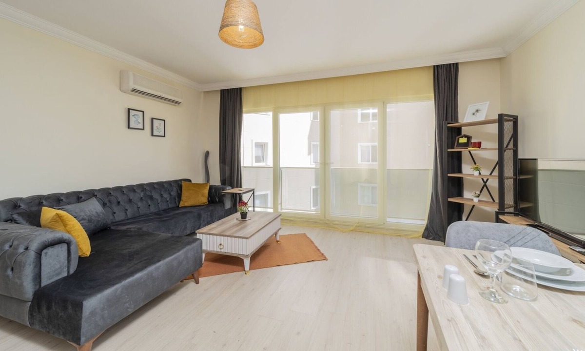 Lara Apartment | Luminous Flat w Shared Pool 5 min to Lara Beach