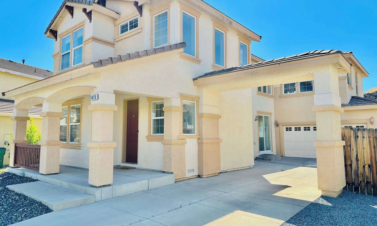 Northwest Reno House | Luminous Spacious Retreat/3Bathrooms/Sleeps 13