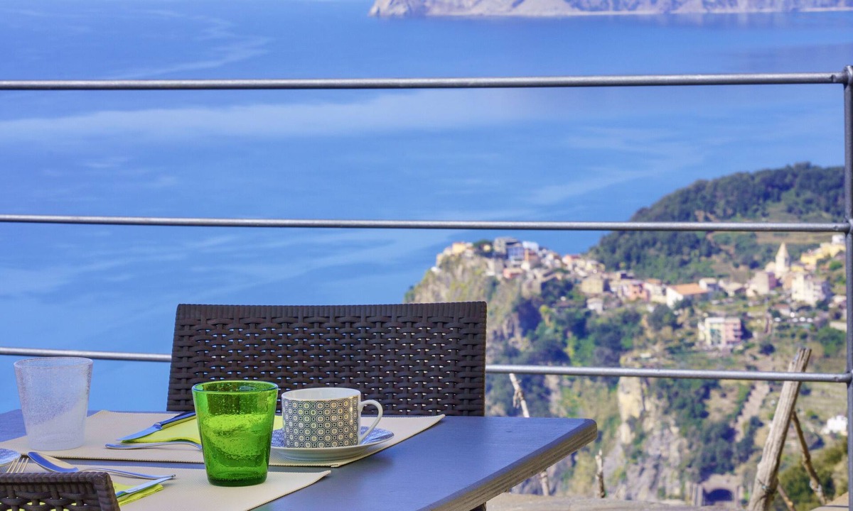 Volastra Hotel | Luna di Marzo
