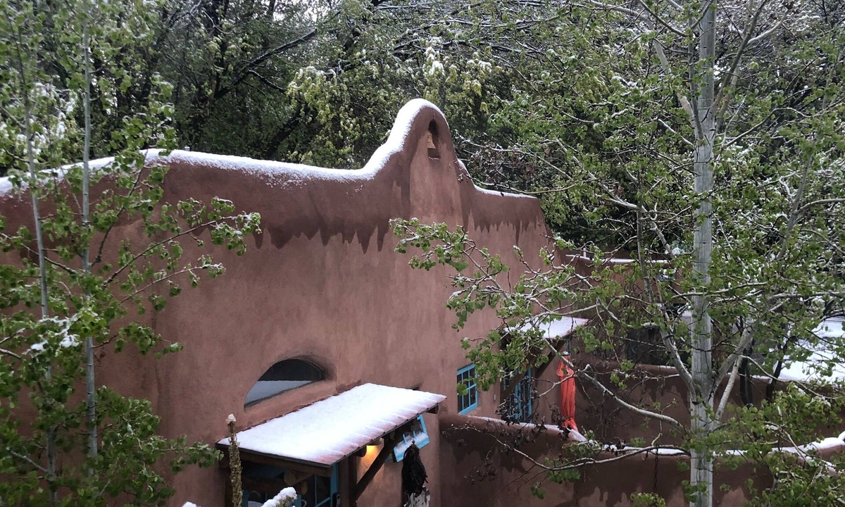 Taos Apartment | Luna Rosa studio at Casa Encantada Taos. Private Hot Tub.