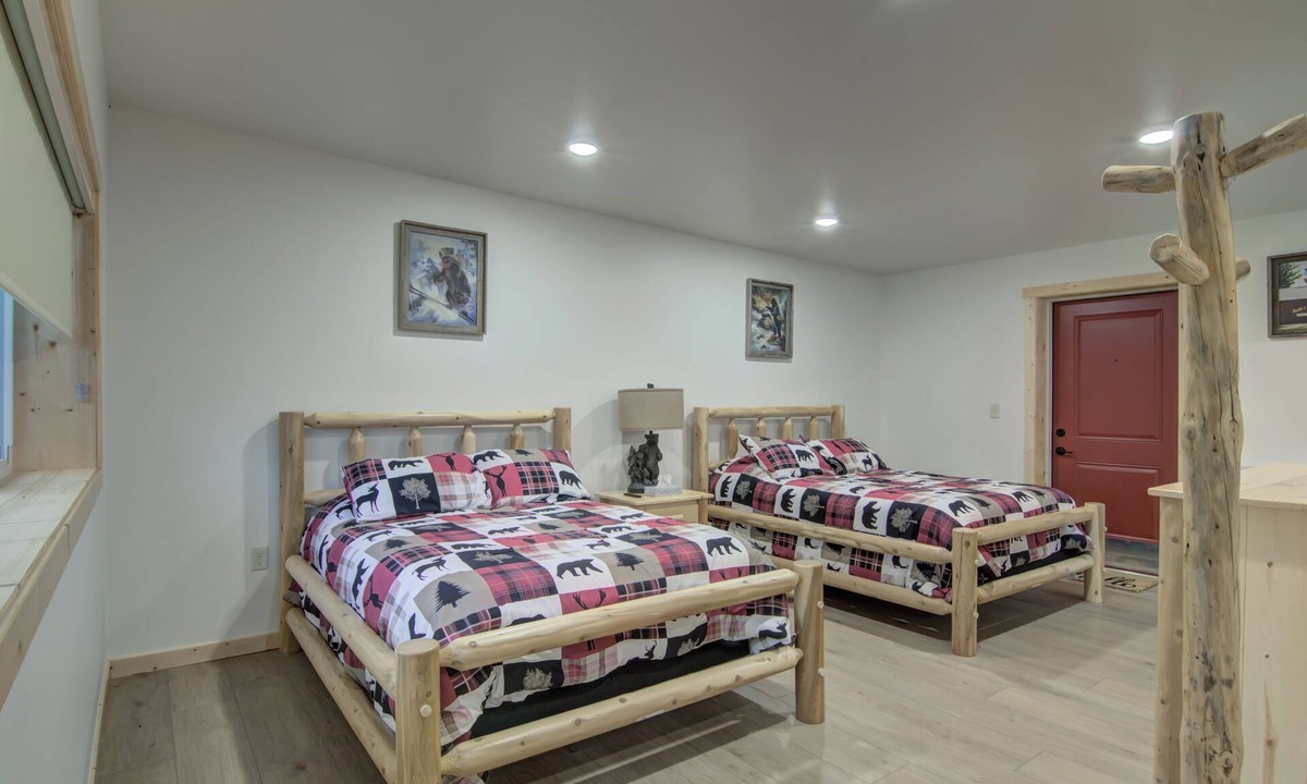 Drummond Cabin | Lundy's Black Bear - Lemgrove