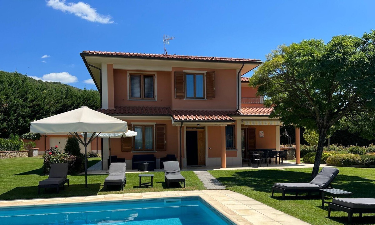 Loro Ciuffenna Villa | Luring Villa in Tuscany hills with Barbecue