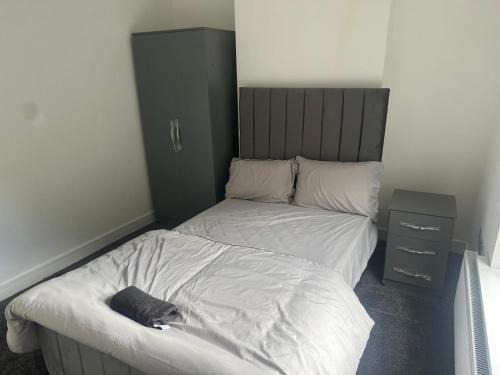 Luton House | Luton Room only