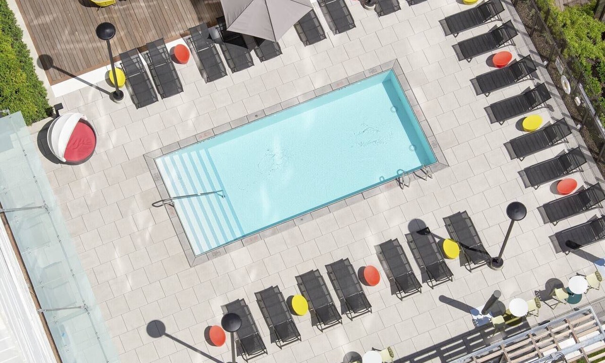 Assembly Square Apartment | Lux 2BR in Assembly Square | Pool & Fitness Center