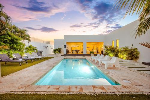 Esmeralda Villa | LUX 3BR with Pool Near Beach Villa Serenity By Bocobay