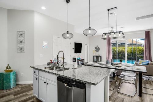 Four Corners House | Lux 6 bed with PoolSPA