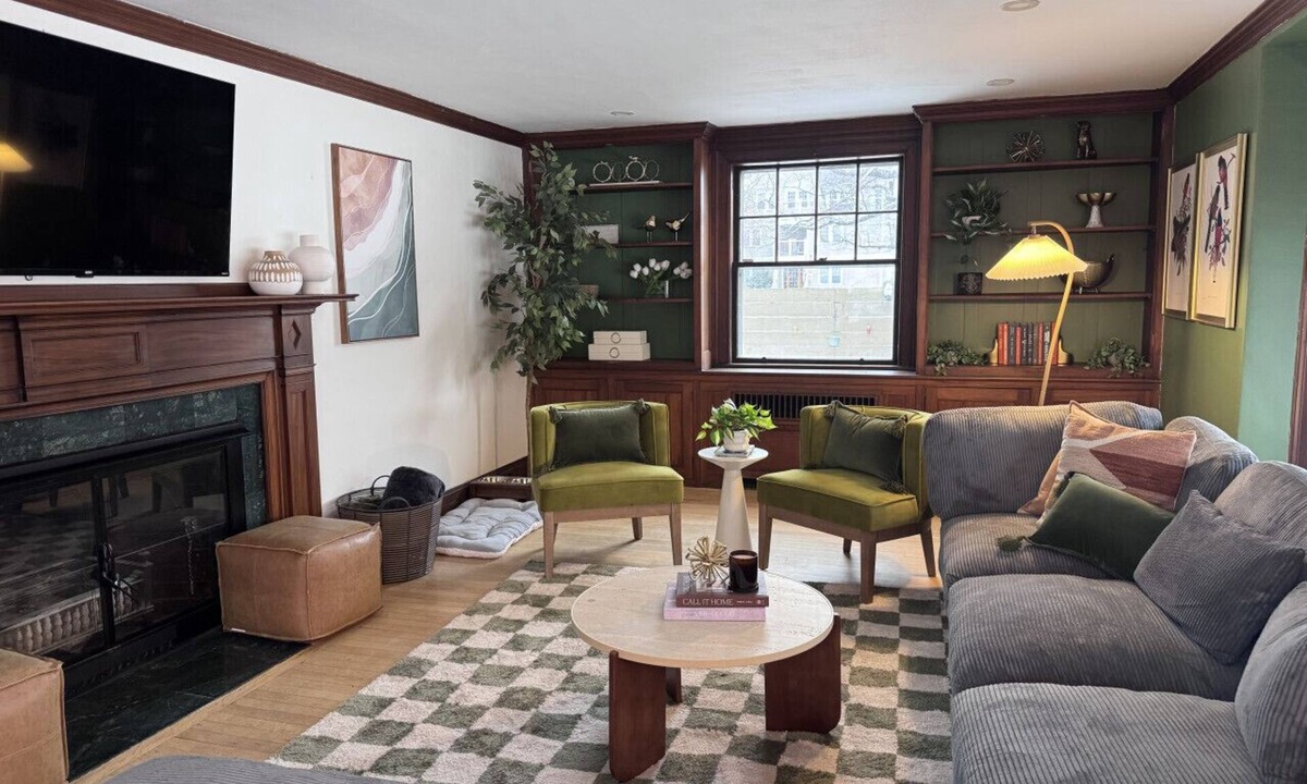 Framingham House | Lux Colonial Home: Game Room,Home Theatre,Karaoke