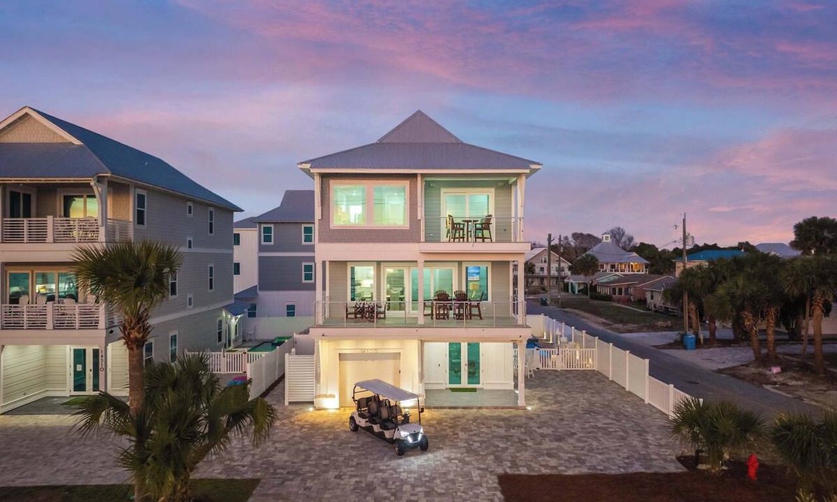 Bid-a-wee Beach House | LUX Family Teddy's Heaven - Beachfront - 6 Seater LSV - Pool-Hottub