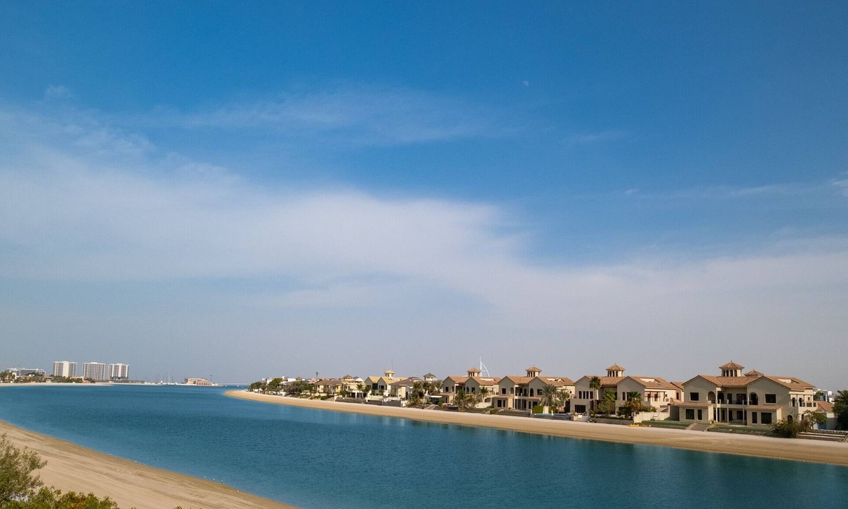 Palm Jumeirah Villa | LUX Holiday Home - Frond E 1