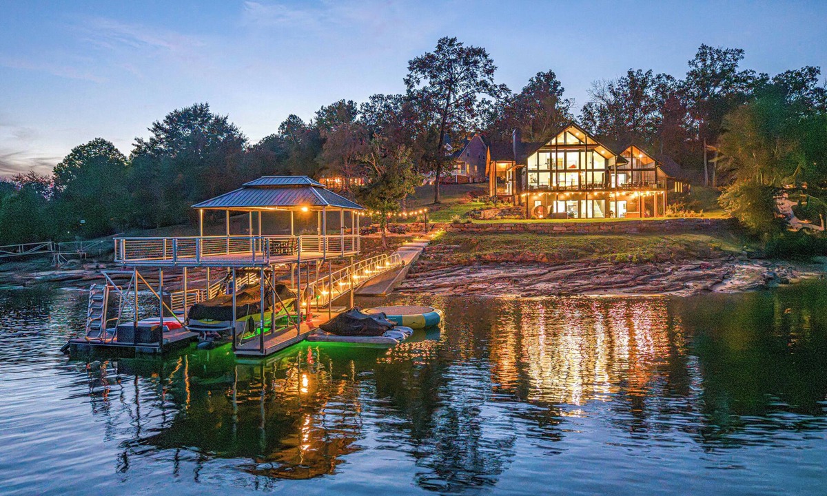 Arley House | Lux Lakefront Designer Home w/Gameroom, Sleeps 24