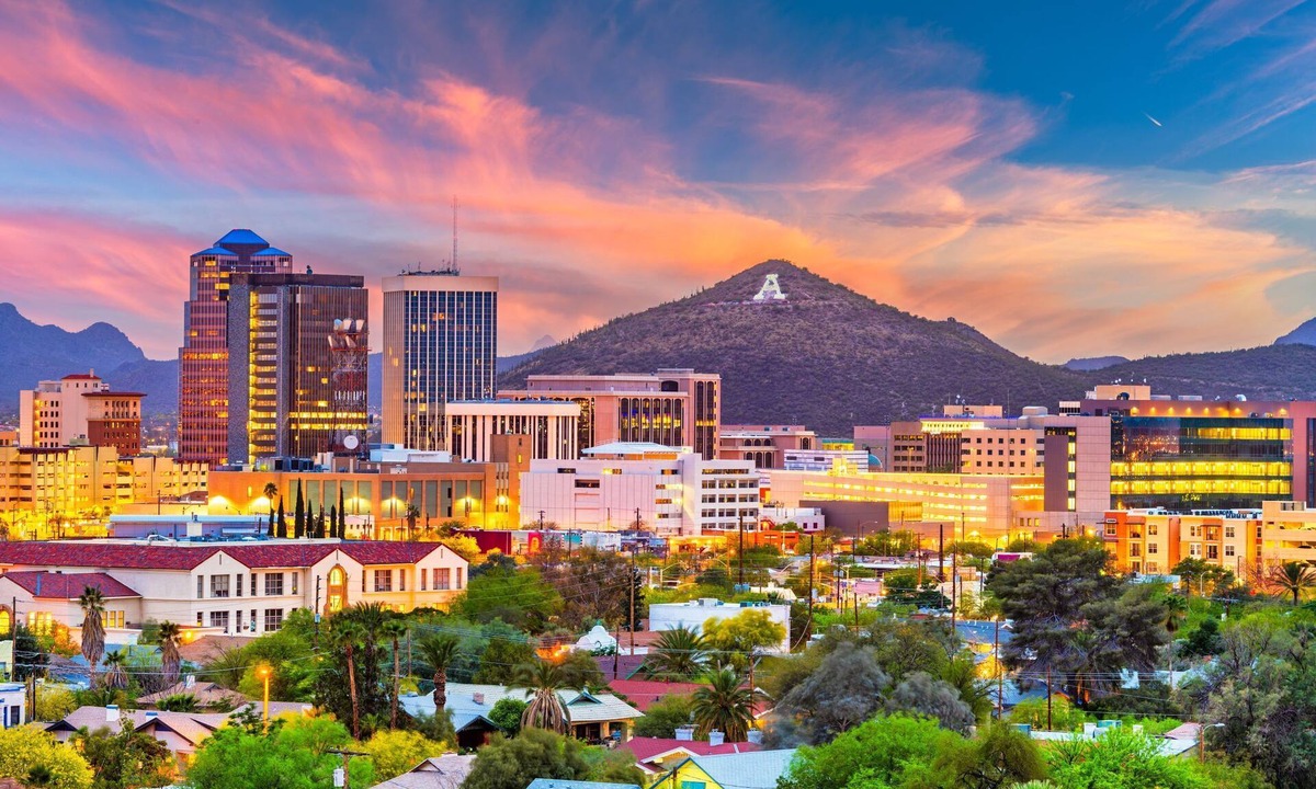 Tempe House | Lux Mins 2 Sky Harbor HonorHealth Dignity HLT LEGOLAND Discovery AZ SEA Life