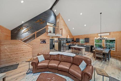 Ashford Ski Chalet | Lux Rainier Chalet With Hot tub, Sauna-Fireplace, WiFi