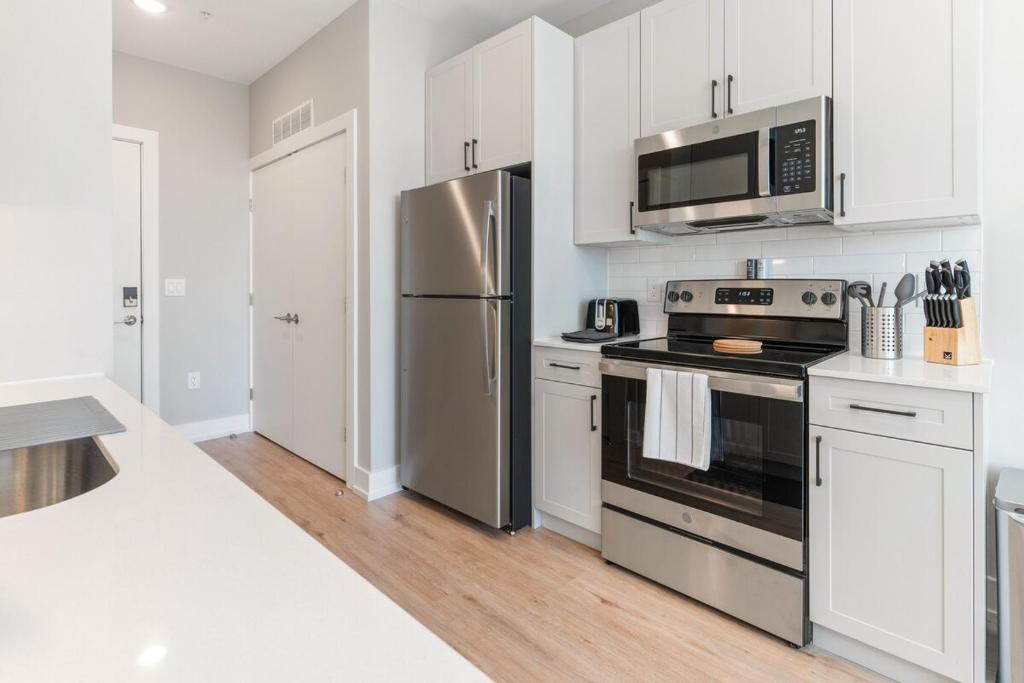 Northern Liberties Apartment | Lux Studio Apt - Rooftop - 5 mins to The Fillmore