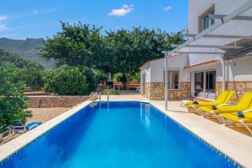 Llauri Villa | Lux Villa with Heating Pool, Air Conditioning, Starlink & BBQ near Cullera Beach