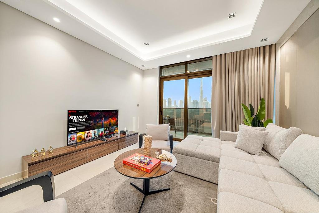 Business Bay Apartment | Luxe 1BR with Burj Khalifa View l 10mn to Downtown
