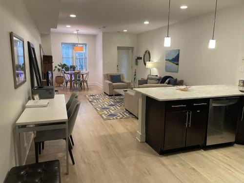 Columbia Heights Apartment | Luxe 2BD2BA Townhouse in Hip Area - Near Metro