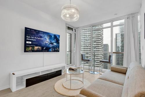 Toronto Entertainment District Apartment | Luxe 3-Bedroom Lakeview Condo, Free parking ,Walk to CN Tower, Scotiabank Arena & Rogers Centre