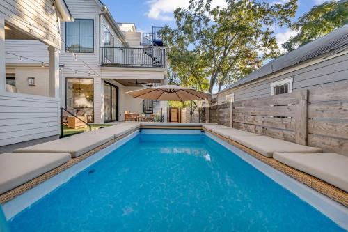 Blackshear-Prospect Hill House | Luxe 6BR Retreat Pool Game Room Sleeps 23