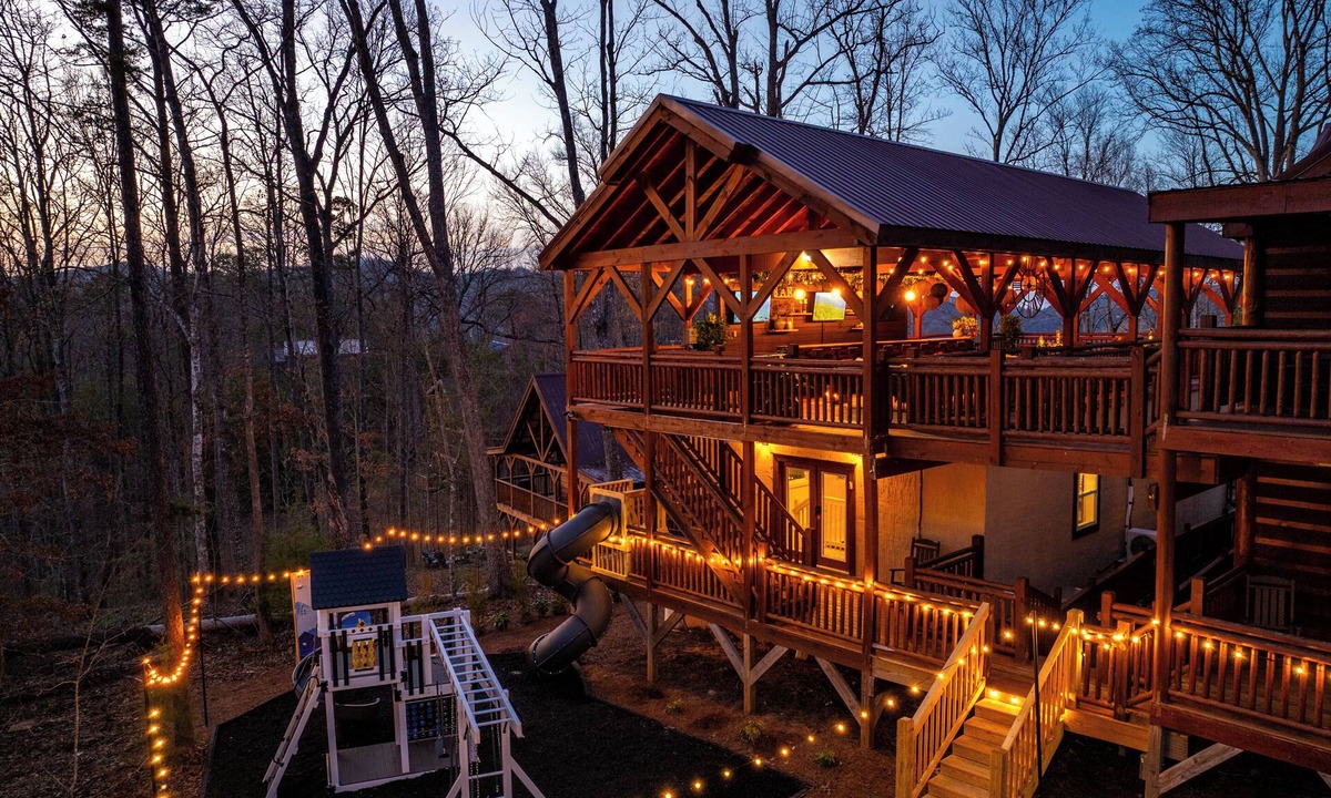 Caton Cabin | Luxe 8BR w/Pool,Outdoor Play Area, Huge Sports Bar