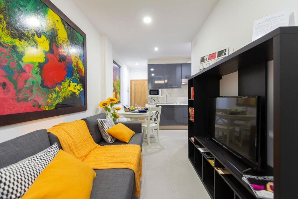 Castillejos Apartment | Luxe Apartment Madrid North Real Madrid Stadium HGA5