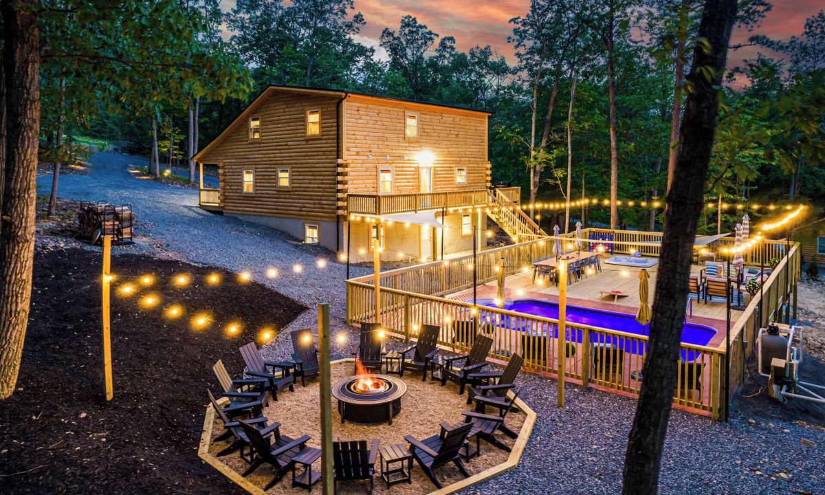 Shenandoah Cabin | Luxe Cabin, POOL Closed, HotTub, GameRm, 9 beds