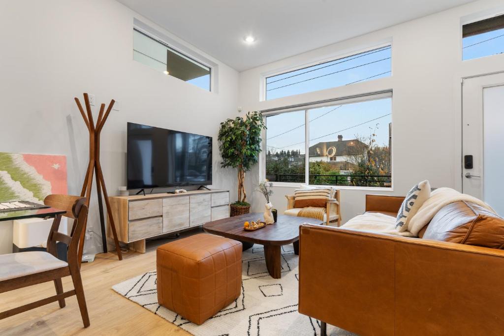 Atlantic Apartment | Luxe Central Home with Views & Rooftop