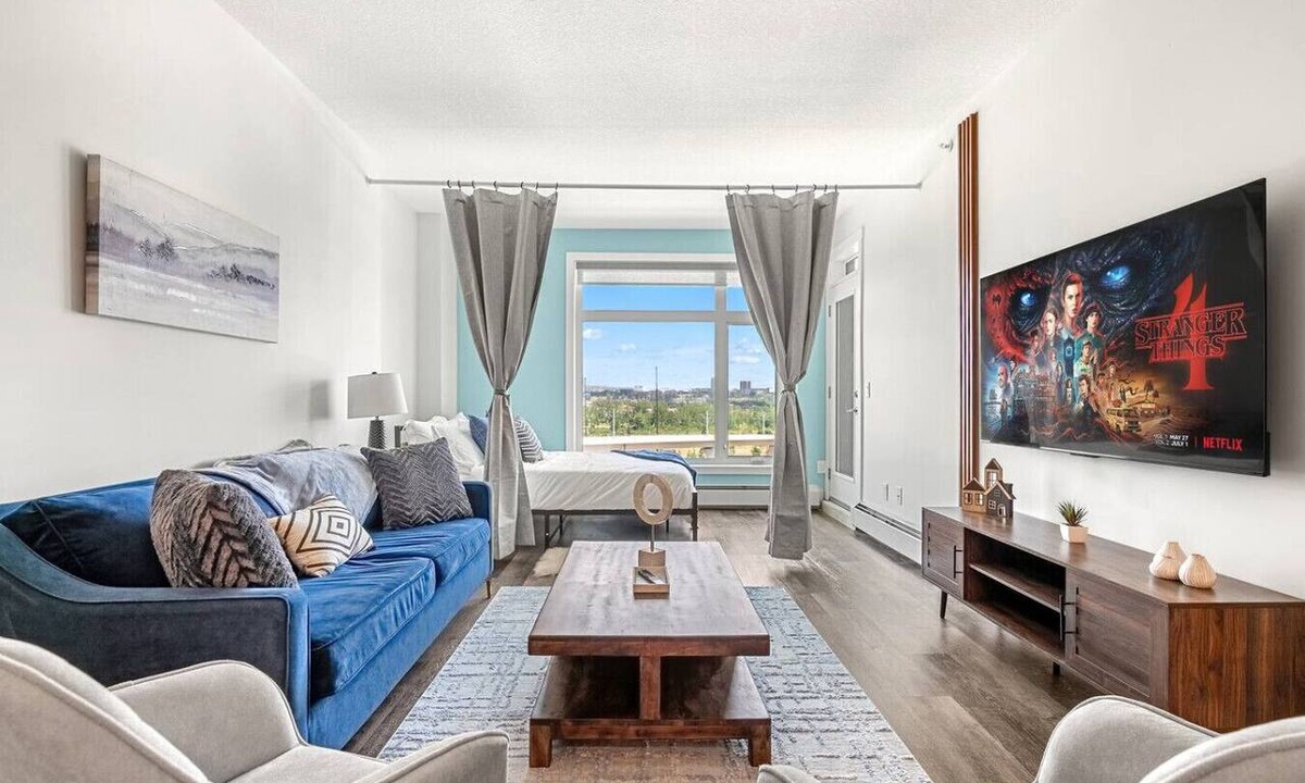 Connaught Apartment | Luxe Downtown Condo Penthouse W/2 Free Parking!
