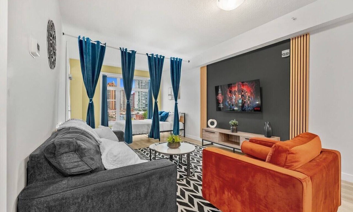 Connaught Apartment | Luxe Downtown Getaway W/2 Free Parking!