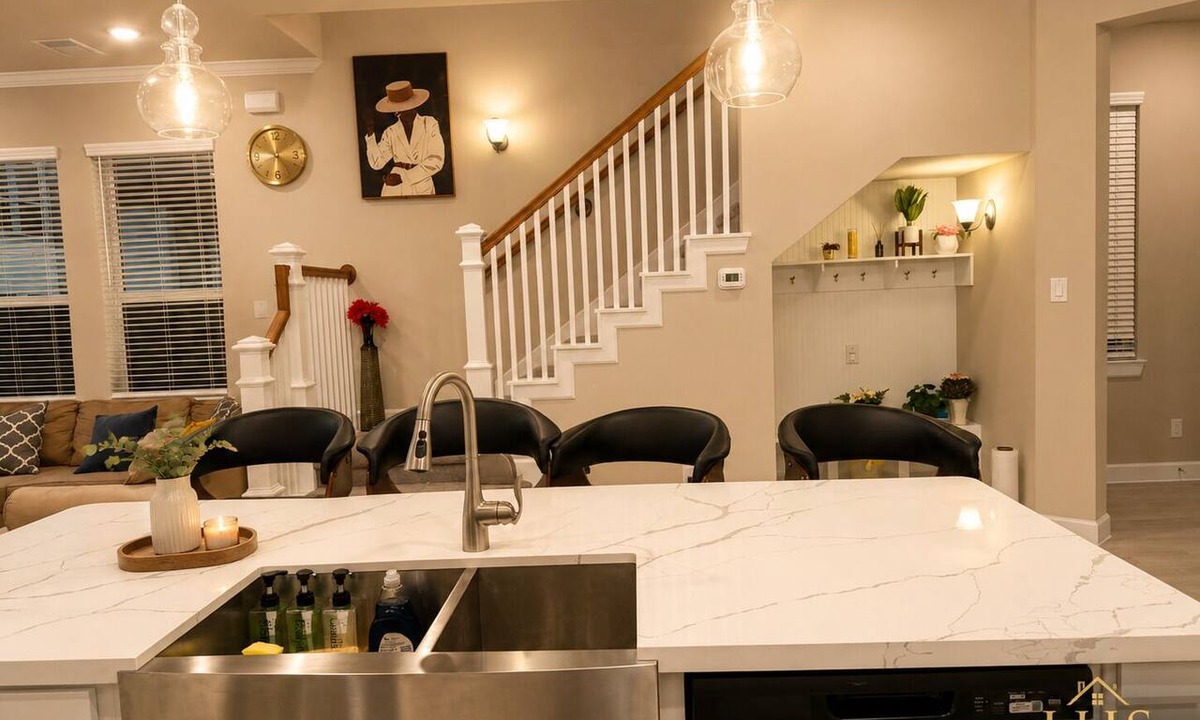 Central Southwest House | Luxe Haven Stays Spacious 3BR Near NRG, Med Center & Downtown Houston