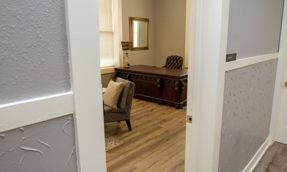 Downtown Jackson Apartment | Luxe historic downtown 1-bedroom corporate apartment with WiFi, fitness room