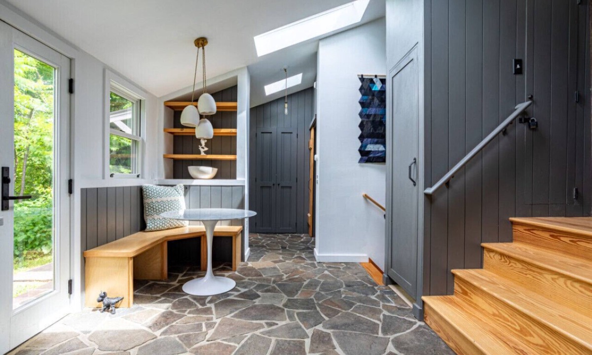Town of Marbletown House | Luxe Historical Style - 2 FP’s & Soaking Tub