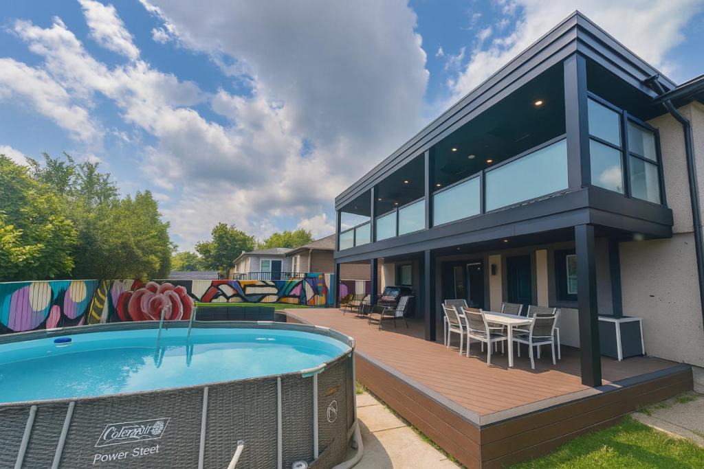 Hamilton Apartment | Luxe Home Near Limeridge - Sleeps 11 - Pool