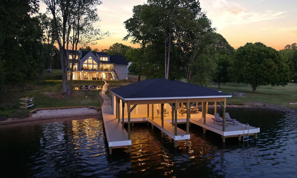 Bumpass House | LUXE Lakefront 5BR Suites w/Views, Beach, Dock,