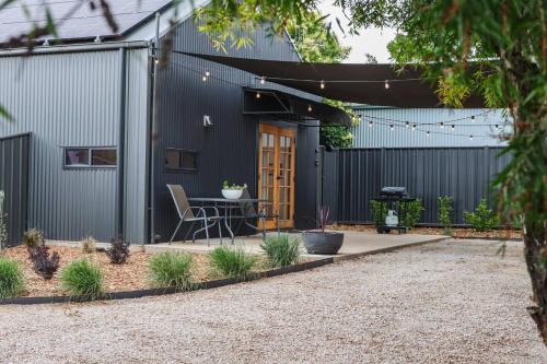 Central Mudgee House | Luxe Loft - Contemporary Comfort by Mudgee's CBD