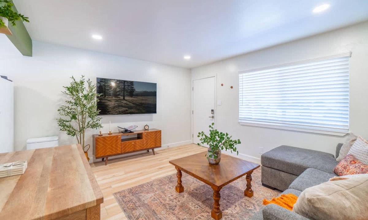West University House | Luxe Loft - UNR Pet Friendly