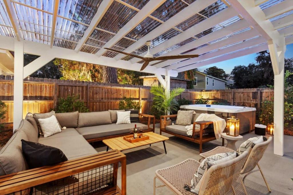 Thunderbolt House | Luxe Modern Home Private Hot Tub