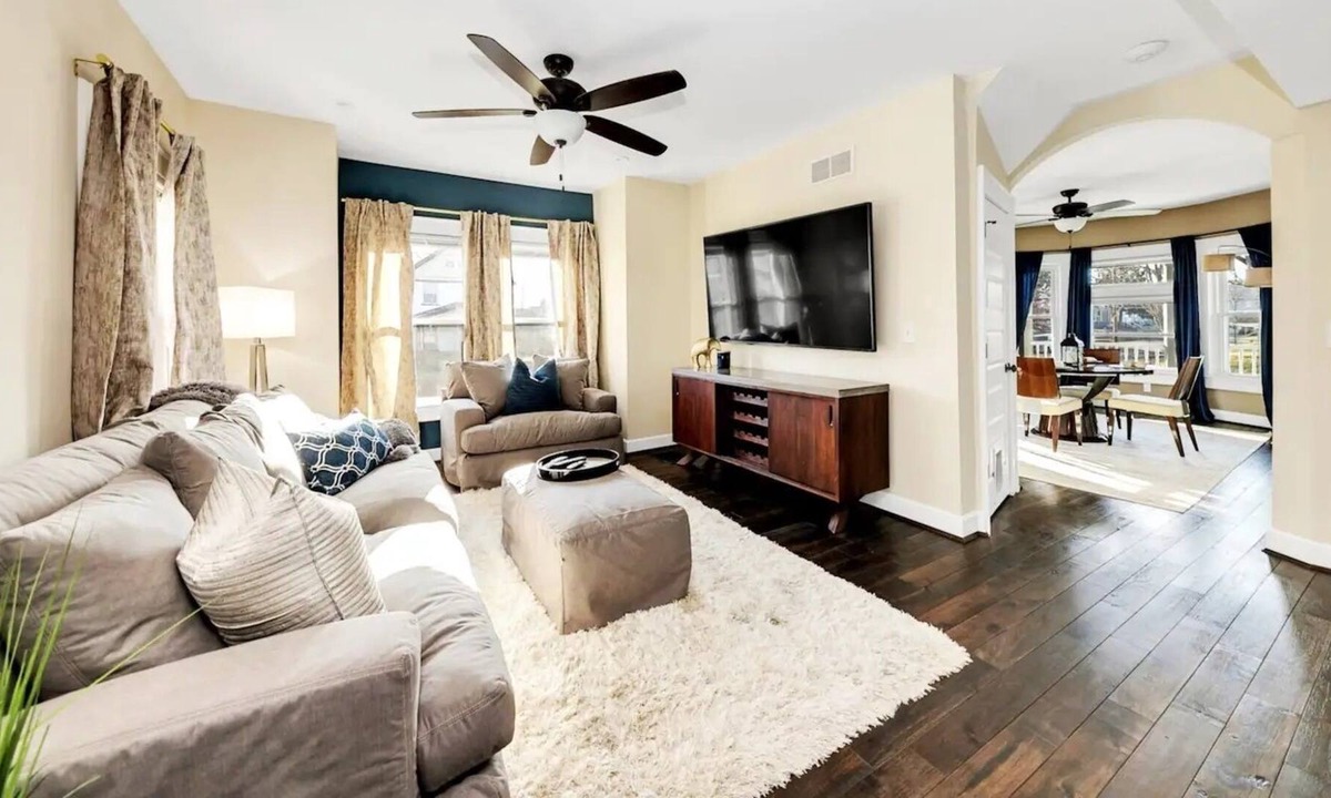 Norwood House | Luxe Modern & Private Home in Heart of Cincinnati!