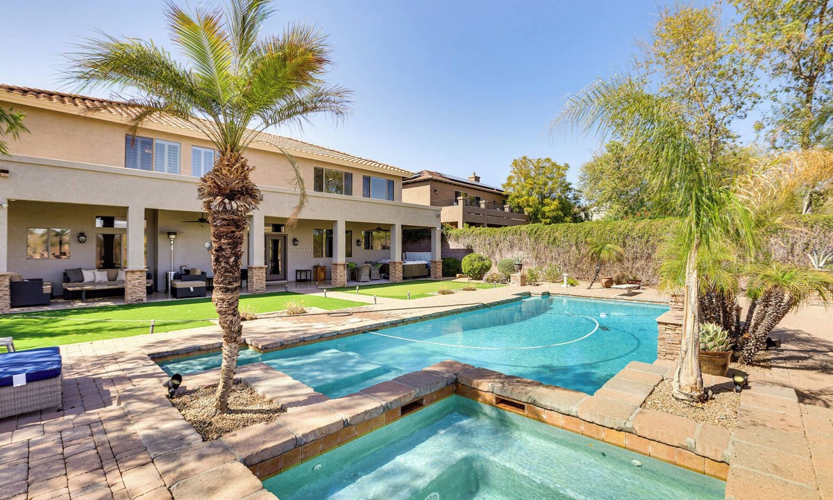 North Gateway House | Luxe Mtn-View Mansion w/Hot Tub in Phoenix!