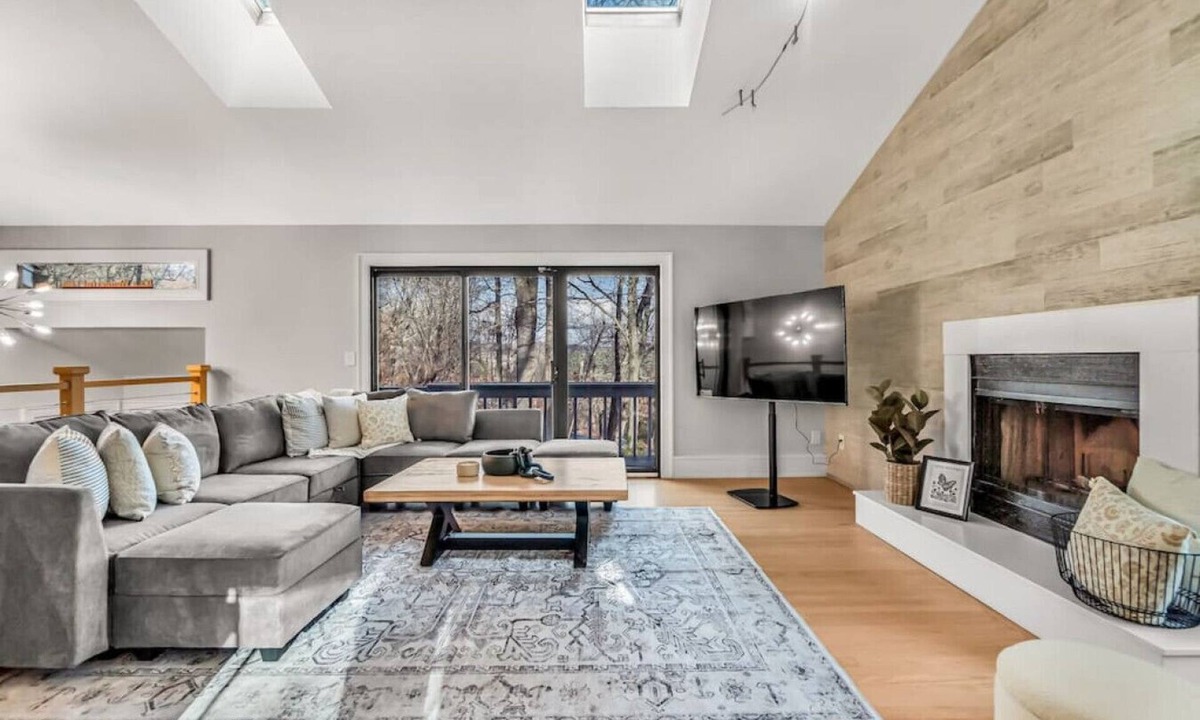 Shelton House | Luxe New England Retreat