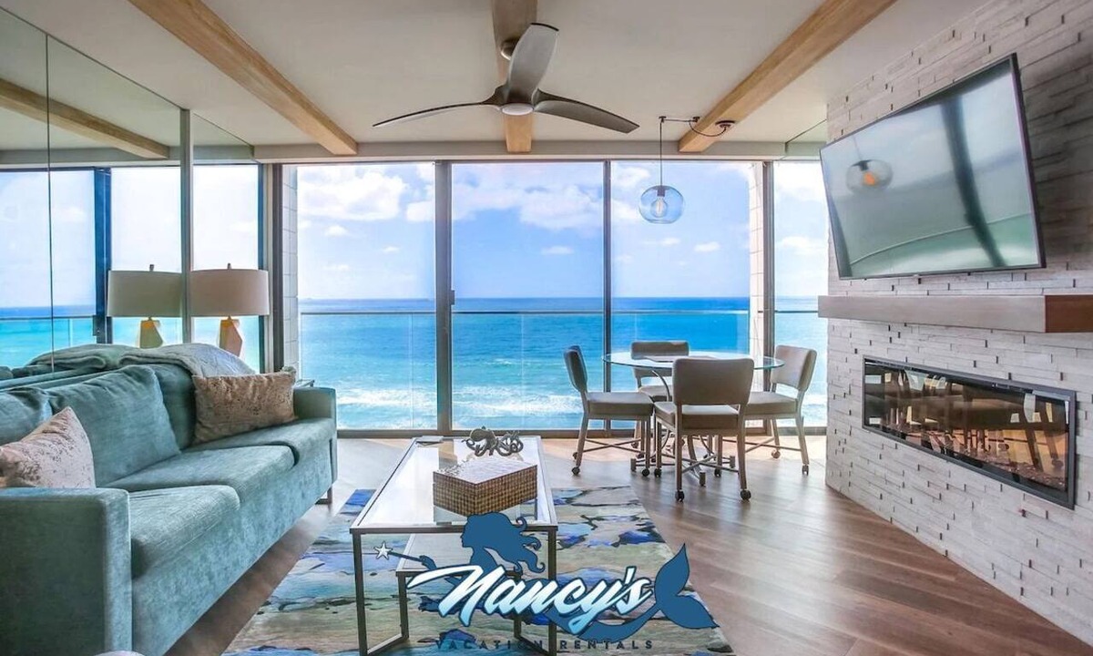 North Pacific Beach Condo | Luxe Oceanfront view, murphy bed, parking and pool