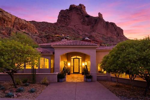Paradise Valley House | LUXE - Red Rock - Pool & Spa - In Paradise Valley