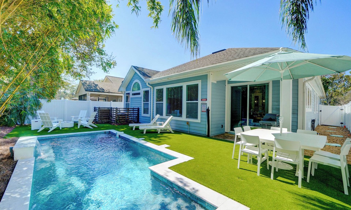 Jacksonville Beach House | Luxe retreat w/heated pool+firepit+indoor pickleball wall+gym 5 min to beach