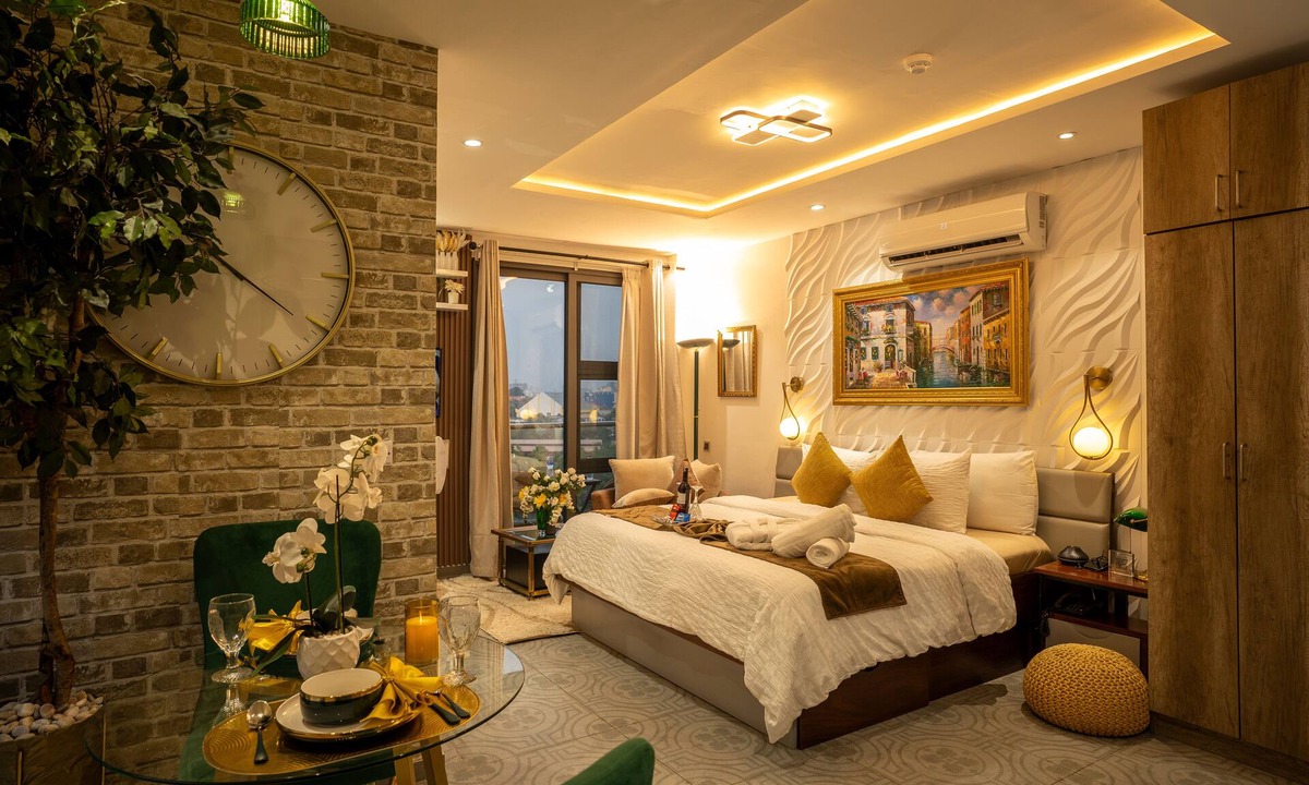 Cantonments Condo | Luxe rooftop studio in Cantonments steps away from Nekter lounge w/pool & gym