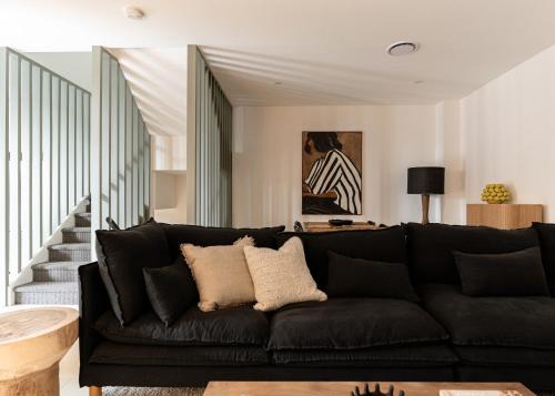 Stepney House | Luxe Stepney Townhouse