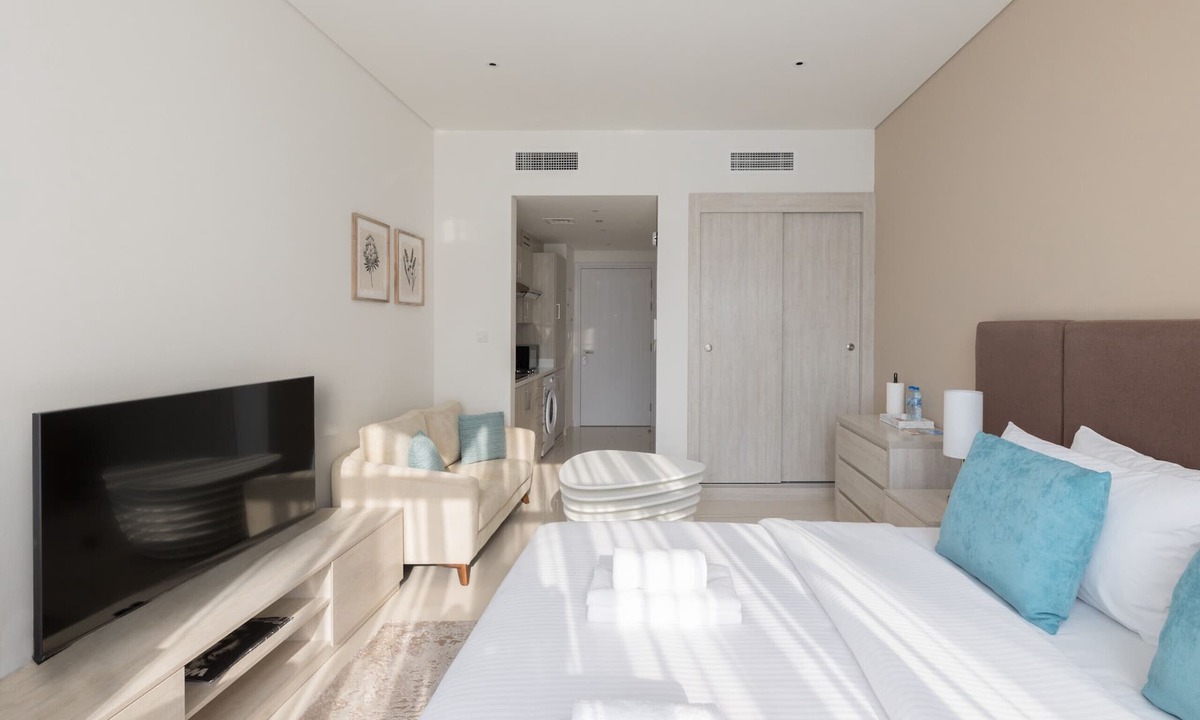 Palm Jumeirah Apartment | LUXE Studio at Seven Palm with Infinity Pool