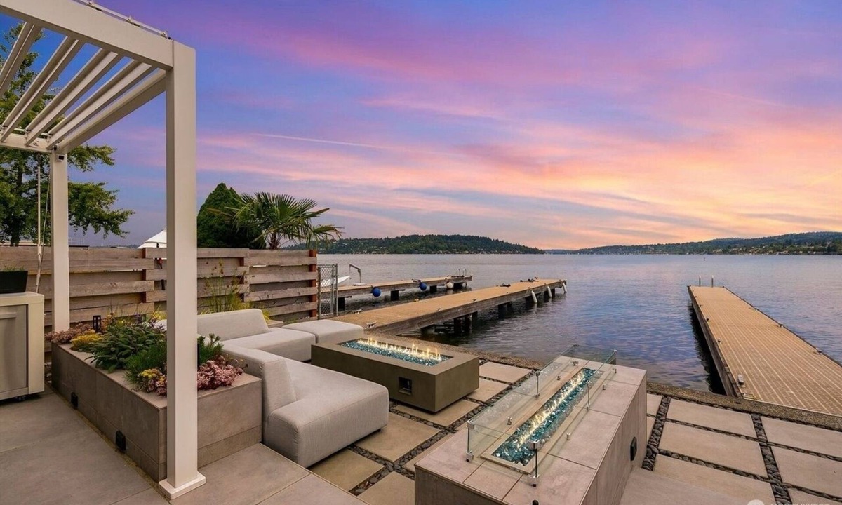 Bryn Mawr-Skyway House | Luxe Waterfront Estate Annex Hot Tub FIFA Ready