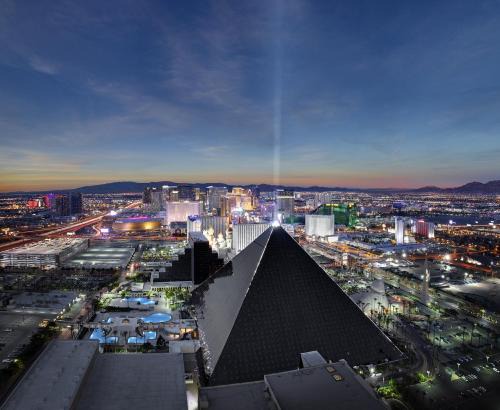 Las Vegas Strip Resort | Luxor